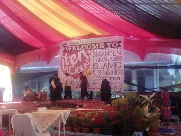 Tenlicious2nd's tweet photo. [PICT] penampilan salah satu peserta Drama Minang dari SMA 3 Pariaman :D http://t.co/blFAadVfvs