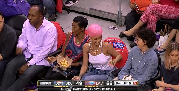 GamerFun22's tweet image. Rihanna braless at the #Clippers game tonight. What a distraction to the players lol
