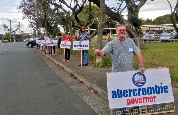 NeilForHawaii's tweet photo. Great support and a beautiful evening as we pepare for dinner with the governor in Kāneʻohe. #NeilForHawaii http://t.co/LmcLUkqgTX