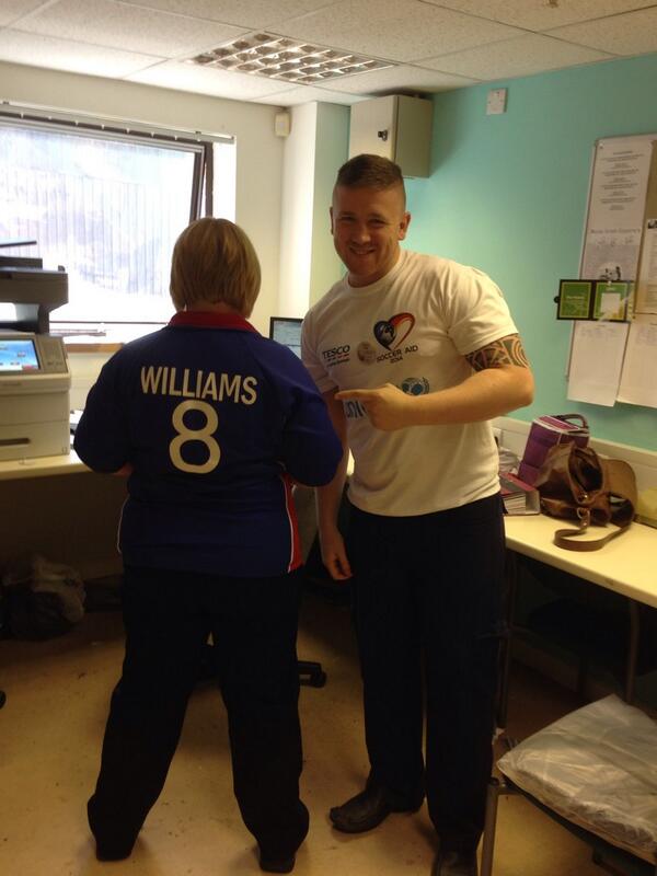 Manf_27's tweet photo. @Emmamoys @SarahLawls @socceraid @3039Transit http://t.co/iFntCnGAn5