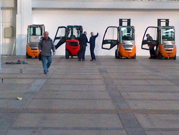 IMEXalex's tweet image. Soo exciting I have never been at the start of build-up. The forklifts are ready!#IMEX14