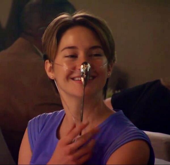 TellMeOkay's tweet photo. Shailenne Woodley, tan normal en el set de TFIOS<3 la adoro*-* http://t.co/sReGKH5tps