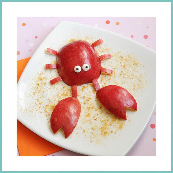 Altijd leuk! Zó tover je een appel om in een grappige krab hap bit.ly/1n03HE1 #snackidee