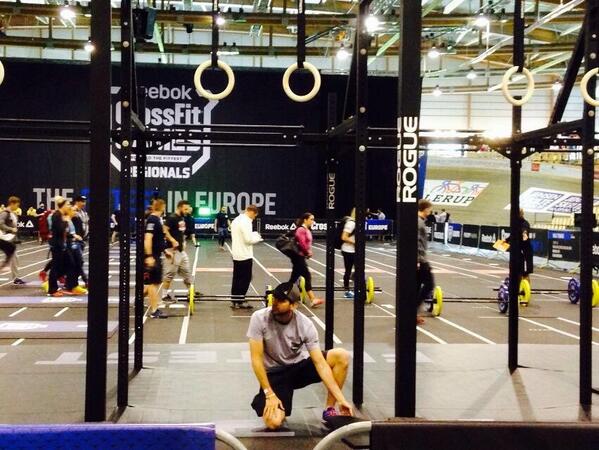 TeamCFBath's tweet image. Athlete briefing complete, time to shine @BulldogGear @SGFspeedropes @IamWingman @ReebokUK #TeamBath #Regionals2014