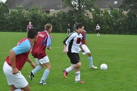 SBBEDUM's tweet photo. Het concept wedstrijdschema Bedrijvenvoetbal 2014 staat op de site. 
http://t.co/OVP8EdurSb #sbbedum #bedum #svbedum http://t.co/jmmnOVu5Ar