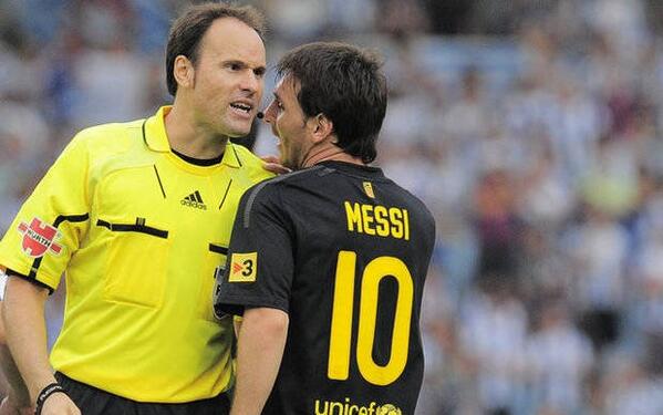 #SekilasBolanet Mateu Lahoz, wasit Barca v Atletico ternyata pernah memimpin laga Timnas Indonesia v Kuba (29/3 2014)