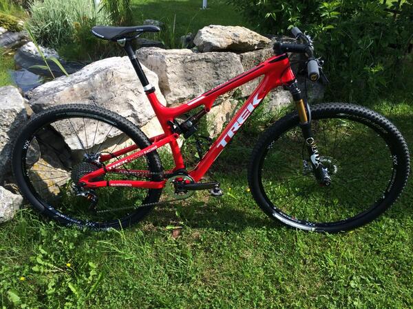 Behold the new @ShimanoMTB #XTR9000 on <a href="/DanMcConnellmtb/">Daniel McConnell</a> Superfly FS. Already for Nove Mesto WC