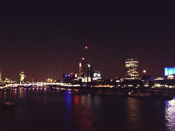Lucky orange moon last night #inlovewithlondon #luckyme