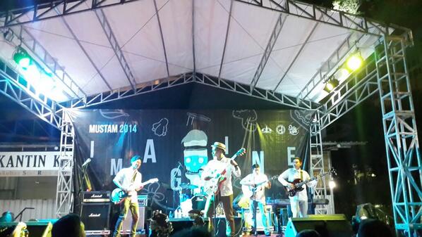 Oh no tampil sekarang nih. Ayo yg mau joget bareng dateng aja di Mustam 2014 @ PG FSRD
