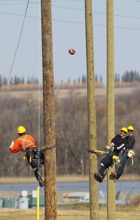 thebrandonsun's tweet photo. Air ball! Hydro recruits toss a football to test their balance during training #bdnmb http://t.co/0IGAaXxjLC