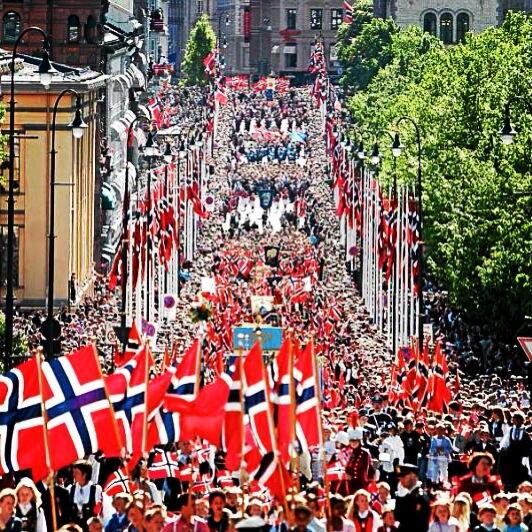 AcademicWork_no's tweet photo. Vi ønsker dere alle en herlig 17.mai-feiring i morgen! http://t.co/lEzdVAqF2c