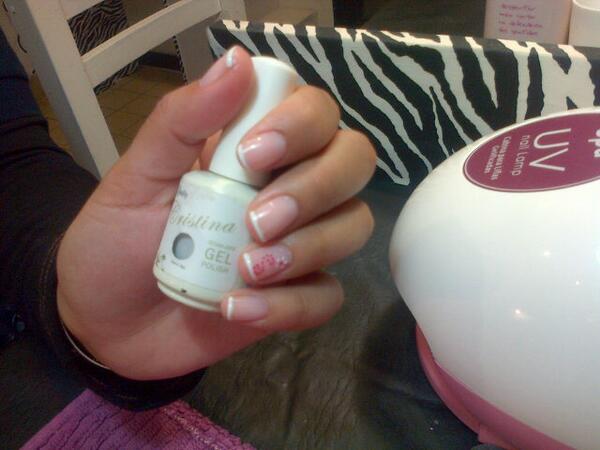MakeupRoma's tweet photo. Esmaltado permanente + deco! http://t.co/BrGrWxYLiS