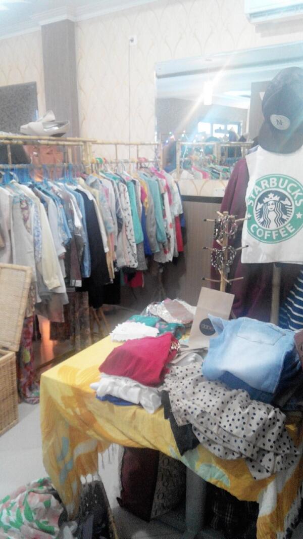 sampattifestive's tweet photo. @lemonadeapparel @mdeesecondstuff punya stuff yang bersahabat lhoo harganya. Mariii kesini sekaraang ;) http://t.co/TzgieRIR9P