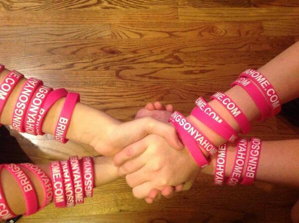 melboswell's tweet photo. #theworldiswatching #Sonya #prayersforsonya #bringsonyahome http://t.co/n37ztyhucF @NancyGraceHLN @BringSonyaHome @AP http://t.co/qpNr0iYefn