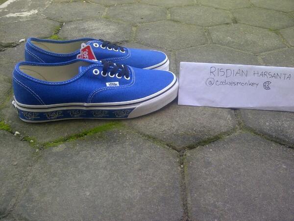LELANG Vans Authentic x RAD PACK Blue . BNIB BNWT . Masih 686K . Size 8   <a href="/SneakickSS/">SneakickSS</a> <a href="/YourSolutionn/">Your Solutionn</a> <a href="/twelve12store/">Twelve Sneakers</a>