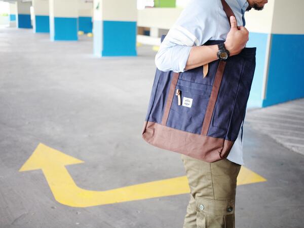 Nice katalog pak :D"<a href="/steeze_ltd/">STEEZE.LTD</a>: FRUGAL TOTEBAG Navy, 12oz heavy weight canvas. steezeltd@yahoo.com / +6282134396603 "