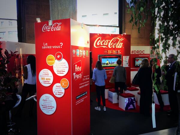 cocacolafr's tweet photo. Partager vos astuces #Optimisme2014 en découvrant nos 7 engagements c'est maintenant au printemps de l'@Optimisme2014 http://t.co/6573VN4QpH