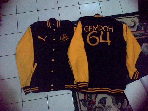GOjerseys's tweet photo. Custom varsity murah aja logo depan belakang 130rb 081291877751 761DC86F @apaajaIKLAN http://t.co/dn6OWFmIev