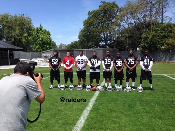Raiders's tweet image. Behind the scenes of the draft pick group photo #RaidersDraft