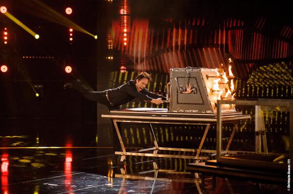 TheBestTF1's tweet photo. #TheBest
#GaetanoTrigginao est le 1er adversaire des #Elecoldxhot, aura-t-il le fauteuil ? http://t.co/jrPrLRNovW