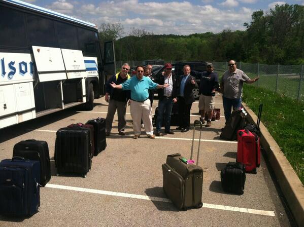 shig_cash's tweet image. #busfail #stuckinPittsburgh #brokebusmountain