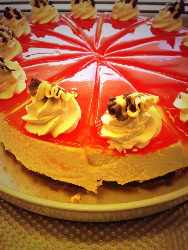 SugarRush_32's tweet photo. Strawberry cheesecake is defos a favourite in Sugar Rush!! Whats your favourite type of cheesecake? http://t.co/YTEUakOz7G