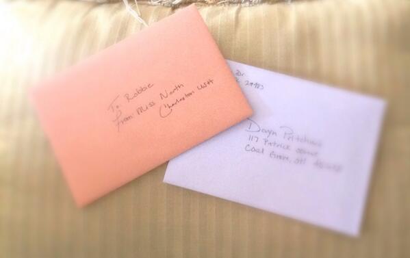 Greetings_2_You's tweet photo. Sending out letters to new friends! If you know someone that needs a little pick me up note let me know! http://t.co/DrBRjIFLoe