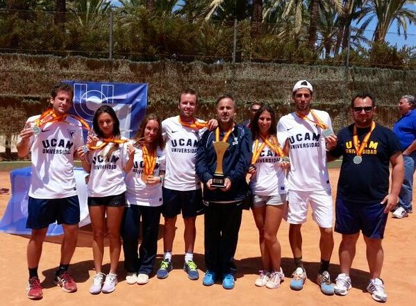 PabloRosique's tweet photo. Enhorabuena al equipo de tenis de @UCAM_Deportes por los 2+2+2 metales y por ser el mejor equipo de España http://t.co/NdDsVq8fua