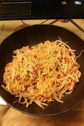 チキンラーメンアレンジレシピ No Twitter 覇王流 焼きチキンラーメン 1 ベーコンともやしと鷹の爪を炒める 2 水を入れ 沸騰してから チキンラーメンを入れほぐします 3 水気が無くなるまで炒めます 4 仕上げにゴマ油を入れ軽く炒めます T Co I3dxmiogtd チキンラーメンアレンジレシピ No Twitter 覇王流 焼きチキンラーメン 1 ベーコンともやしと鷹の爪を炒める 2 水を入れ 沸騰してから チキンラーメンを入れほぐします 3 水気が無くなるまで炒めます 4 仕上げにゴマ油を入れ軽く炒めます T Co I3dxmiogtd