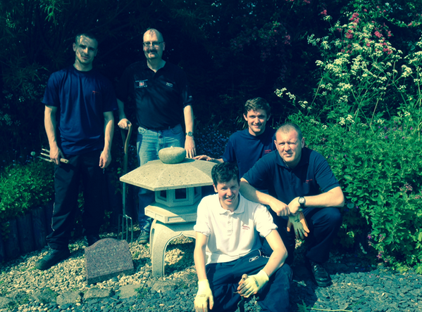 This Japanese lantern was donated to <a href="/RFC1993/">Rosliston Forest Ctr</a> by Toyota in 2008. Today it's getting a clean! (cc @roslistonenved)
