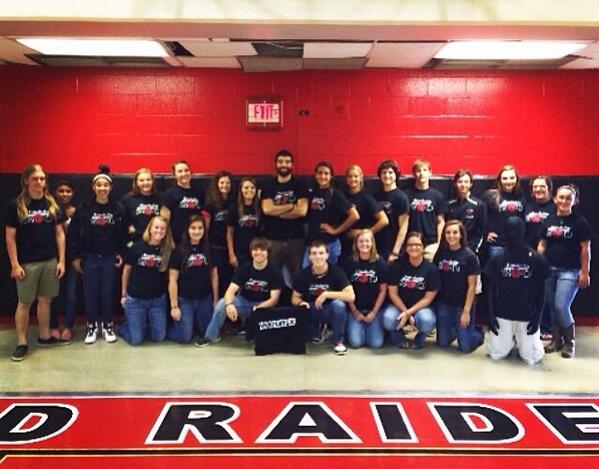 Our Manchester Zoo getting a 2014 photo with the 1st of hopefully many Zookeepers...Mr. Isles.. #Tradition..#ZooCrew