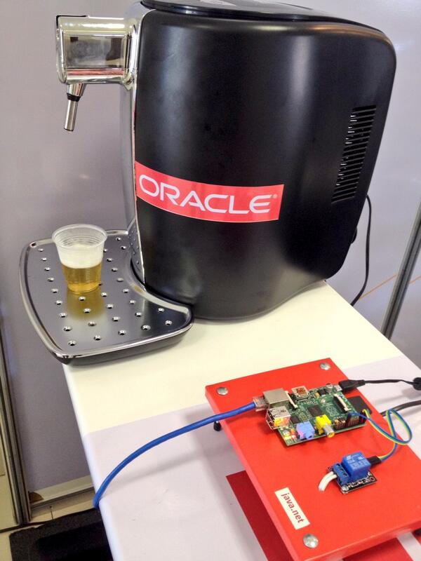 brunoborges's tweet image. The @java powered beer tap's ready. Twitter activated. #JavaFX, #Camel & #JavaEmbedded doing its work. #IoT #TDC2014