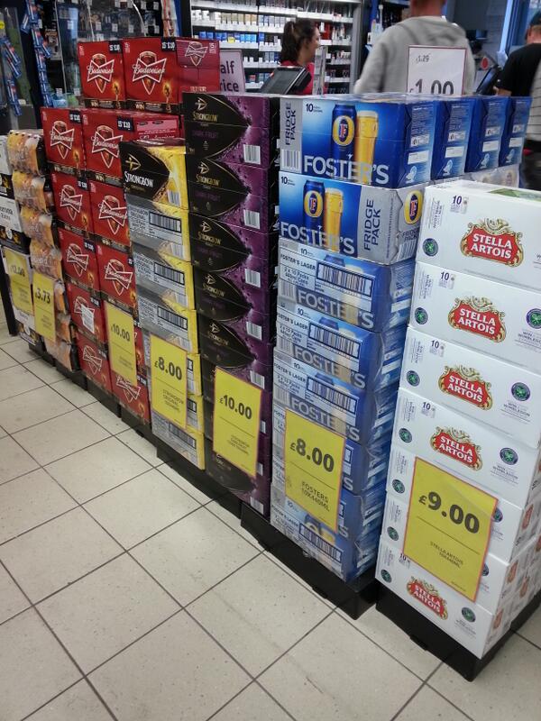 Its friday...its roasting...that means only one thing...time to GET THE BEERS OUT!!!  <a href="/pedders1976/">guy pedley</a>  <a href="/philwoodhouse/">Phil Woodhouse</a>