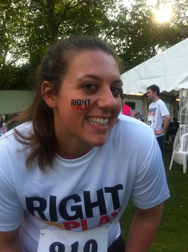 fcbizintel's tweet photo. @Charlotte_Davis always manages to find the face paint! #righttoplay #fcbizintel http://t.co/4IRFJ62Jye