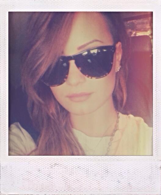 ddlovato's tweet image. Btw - these are my brows today. MUCH better.... Hahaha