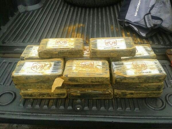 policiadepanama's tweet photo. Narcóticos de la DIJ-PN incauta 20 kilos de droga en Puerto de Cristóbal. http://t.co/Q5Vk7zHygO