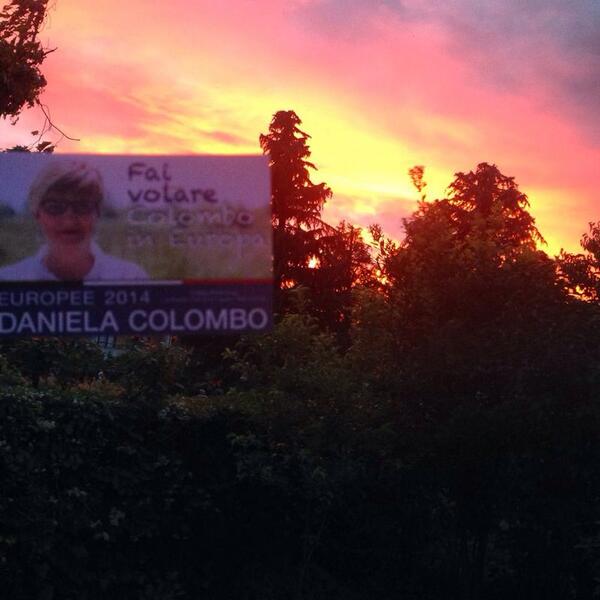 jack_prat's tweet photo. Rosso di sera, con @ColomboDany si spera! #volacolombo #votacolombo #elezionieuropee #insieme http://t.co/M7YppNcbAB
