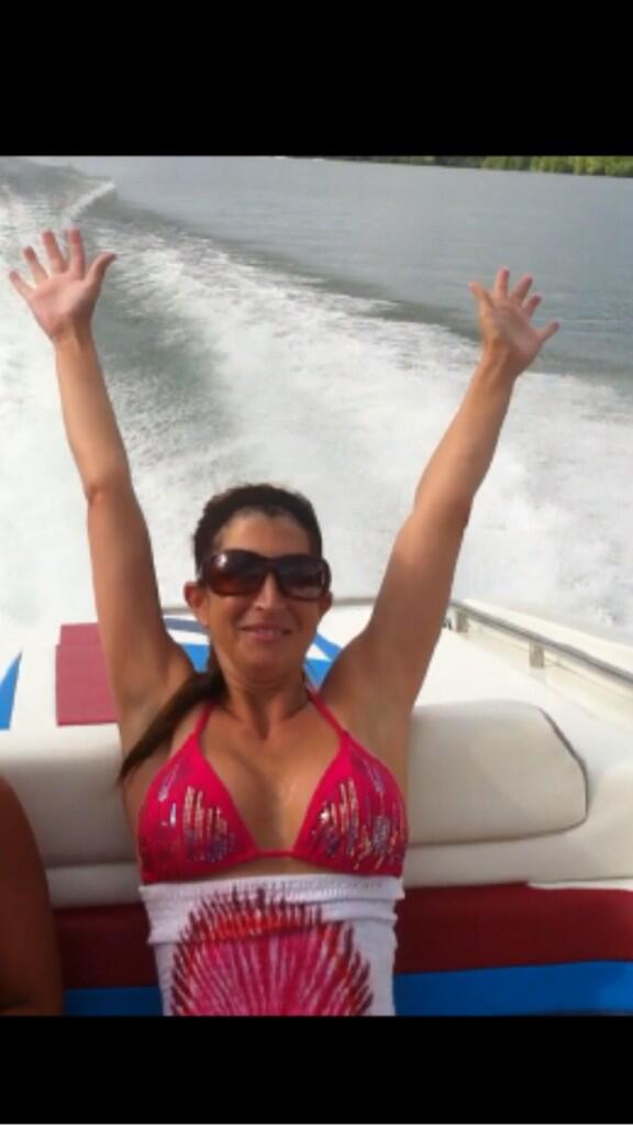 EricaHarelson's tweet image. This is how my weekend is going to be 👙☀🚤 #fabulous #lakelife #FunTimeForever #sunny #family #FF
