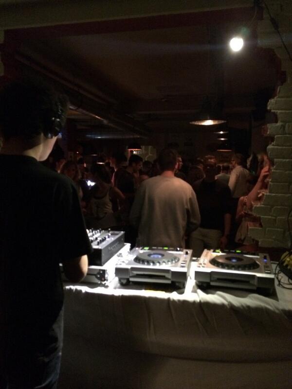DaemenMartijn's tweet photo. Dj-contest in volle actie! http://t.co/dzA0ujxbBQ