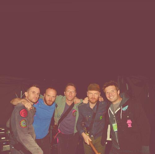 ColdplayGlows's tweet photo. #Del40aColdplay Chris,Guy,Will,Jonny y Phil. Cinco personas que desde los 12 años no han dejado de hacer cosas por mí http://t.co/OMoyd81bG8