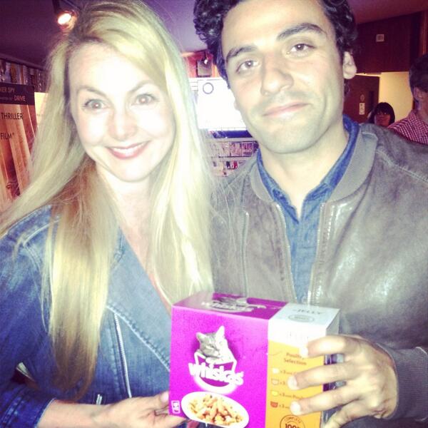 jessdickenson's tweet photo. #TwoFacesofJanuary #wheresthesex #oscarisaac #oscarisaacsignedmycatfood 😻 http://t.co/jPp6cgS65B