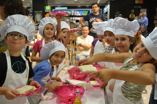 FoodRevoMadrid's tweet photo. #FRD2014 #MADRID #KIDSCOOKING #FoodRevolutionDay http://t.co/7NzWPY8m2J