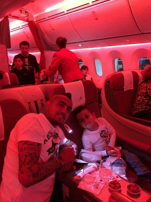 kingarturo23's tweet photo. ya en camino a Chile con la familia...y mañana a trabajar con La Roja... vaaamoosss !!!! http://t.co/eViVBEgdUn