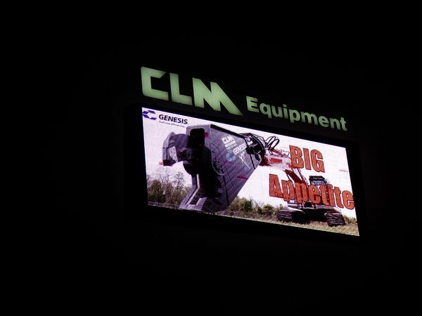 BassCustomSigns's tweet image. A night time shot of one of our installed Signs! Increase your customer base today and maximize profits!