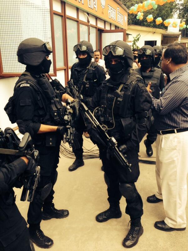 Tavysingh's tweet image. Special commandos at the BJP Hqs for @narendramodi #ModiAt7RCR #ModiAaRaheinHain