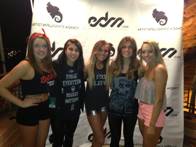 JUST MET THE LOVES OF MY LIFE @KrewellaJahan @krewellayasmine @Krewella http://t.co/hCY4vWkUnp<a class="tags" target="_blank" title="On Twitter" href="/?out=eyJ0eXAiOiJKV1QiLCJhbGciOiJIUzUxMiJ9.eyJpYXQiOjE3MjA1Mzc5NTksImlzcyI6InR3cG9ybnN0YXJzLmNvbSIsIm5iZiI6MTcyMDUzNzk1OSwiZXhwIjoxNzUyMDczOTU5LCJyZWRpcmVjdF91cmwiOiJodHRwczovL3R3aXR0ZXIuY29tL0tyZXdlbGxhSmFoYW4ifQ.-g2edVLjP8EA_bnM-52ILJA894C7Nb-sLjpxOkrSTm7YVFX8zVD6rsBgvKURs-yVDNvz31I5EKIzUrVGkIFpPg">@KrewellaJahan</a><a class="tags" target="_blank" title="On Twitter" href="/?out=eyJ0eXAiOiJKV1QiLCJhbGciOiJIUzUxMiJ9.eyJpYXQiOjE3MjA1Mzc5NTksImlzcyI6InR3cG9ybnN0YXJzLmNvbSIsIm5iZiI6MTcyMDUzNzk1OSwiZXhwIjoxNzUyMDczOTU5LCJyZWRpcmVjdF91cmwiOiJodHRwczovL3R3aXR0ZXIuY29tL2tyZXdlbGxheWFzbWluZSJ9.Hs-Q2Bjg3K9Mknp1hkXS8v3slDE_LpG0Wfzz7bzD-_SDRzNlMwJSeuLpUw4g28QJkcOipbOqQr4vcOi25Rq8cg">@krewellayasmine</a>