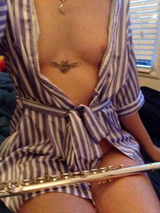 This is what happens when you're a sex worker and a classically trained flutist. #noclothesever #thisweathersucks<a href="/tag/noclothesever"class="tags"><span>#noclothesever</span></a><a href="/tag/thisweathersucks"class="tags"><span>#thisweathersucks</span></a>