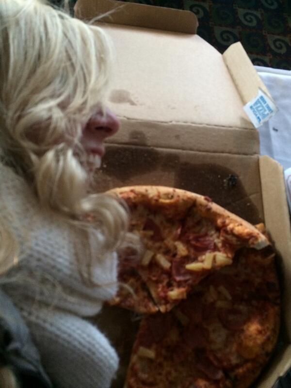 tmundy12's tweet photo. Slide in your DMs like @mrosss33 when she's hungry 🍕🍕 http://t.co/R3BoOc4RZN