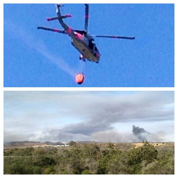 AztecaSD15's tweet photo. Helicopteros lanzan agua para sofocar 3 incendios activos en Camp Pendleton #LasPulgasFire #TomahawkFire #TalegaFire http://t.co/vjuLdG7Xis