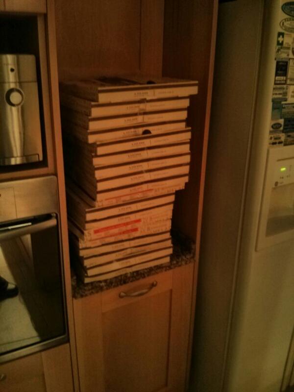 Alanlucomsky's tweet photo. Alguien dijo pizza? http://t.co/gtzOepP8oI